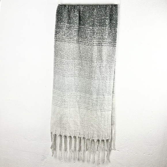 MERSEA & CO. |🐰Neutral Light Gray Knit Super Soft Scarf Shawl Wrap w/Fringe - Picture 7 of 9